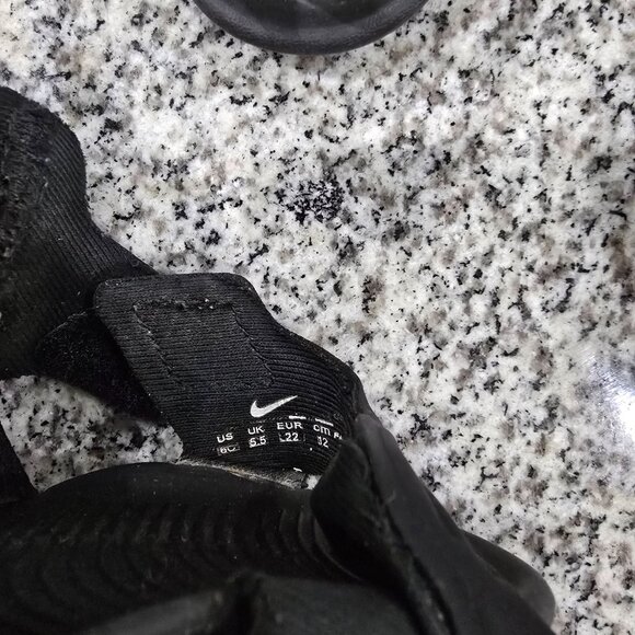 Nike Black Sandals Toddler size 6c - Picture 5 of 5